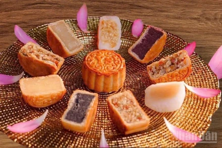 Bộ Y tế hướng dẫn cách chọn bánh trung thu bảo đảm an toàn thực phẩm. (Ảnh minh họa: THANH NGA)