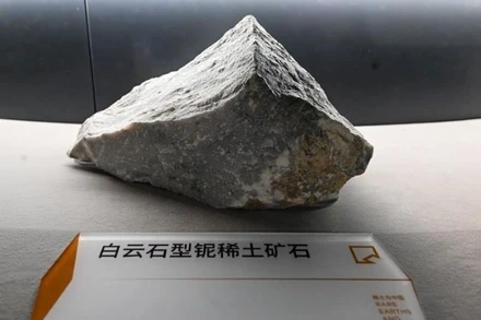 Một mẩu quặng đất hiếm tại một bảo tàng đất hiếm ở Bao Đầu, Khu tự trị Nội Mông, miền bắc Trung Quốc. (Ảnh: Tân hoa xã)