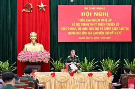 Bộ Quốc phòng tổ chức hội nghị triển khai nhiệm vụ Đề án “Hỗ trợ thông tin và tuyên truyền về quốc phòng, an ninh, dân tộc và chính sách dân tộc thuộc các tỉnh địa bàn biên giới đất liền”. (Ảnh: THẾ ĐẠI)