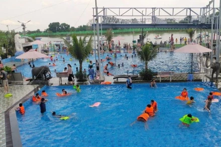 Bơi lội giúp phòng ngừa nguy cơ đuối nước ở trẻ em. (Ảnh: MINH HÀ)