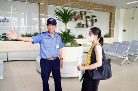 Ông Nguyễn Tiến Phúc - người “giữ gìn trật tự” khoa Khám bệnh yêu cầu Bệnh viện K từng chiến thắng ung thư truyền cảm hứng tại giải chạy "Hành trình tiếp sức".