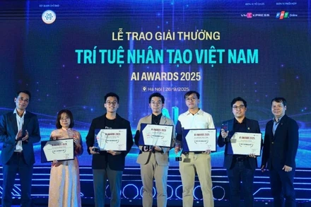 Trao giải cho Top 5 Tài năng AI Việt của AI Awards 2025. (Ảnh: TL)