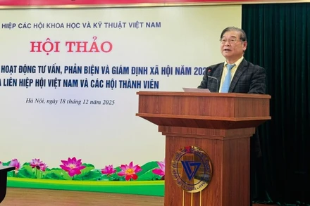 Tiến sĩ khoa học Phan Xuân Dũng, Chủ tịch Liên hiệp Hội Việt Nam phát biểu tại Hội thảo. (Ảnh: BÍCH LIÊN)