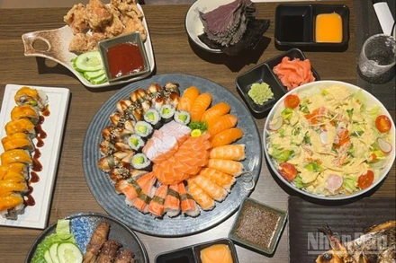 Bộ Y tế đề nghị truy xuất nguồn gốc thực phẩm để xác định rõ nguồn cung cấp nguyên liệu, thực phẩm nghi ngờ gây ngộ độc sau khi ăn buffet tại một quán ăn. (Ảnh minh họa)