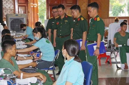 Lãnh đạo, Chỉ huy Trường Trung cấp Kỹ thuật Công binh, Binh chủng Công binh phối hợp Bệnh viện Trung ương Quân đội 108 tổ chức Ngày hội “Hiến máu cứu chữa đồng đội” năm 2025. 