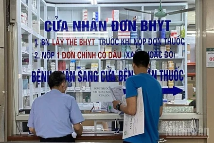 Việt Nam được đánh giá là một trong số ít quốc gia có phạm vi thuốc do Quỹ Bảo hiểm y tế chi trả khá đầy đủ và toàn diện so với mức phí đóng bảo hiểm y tế. (Ảnh minh họa: ĐỖ THOA)