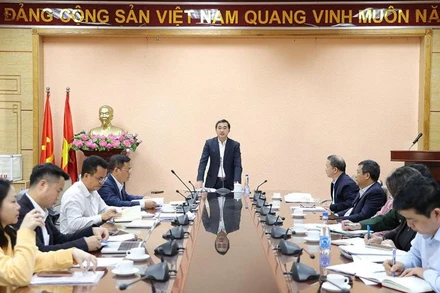 Giáo sư, Tiến sĩ Trần Văn Thuấn, Thứ trưởng Y tế, Chủ tịch Hội đồng Y khoa Quốc gia đã chủ trì cuộc họp.