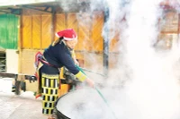 Mô hình tắm lá thuốc của người Dao xã Tả Phìn mang lại thu nhập ổn định cho chị em phụ nữ.