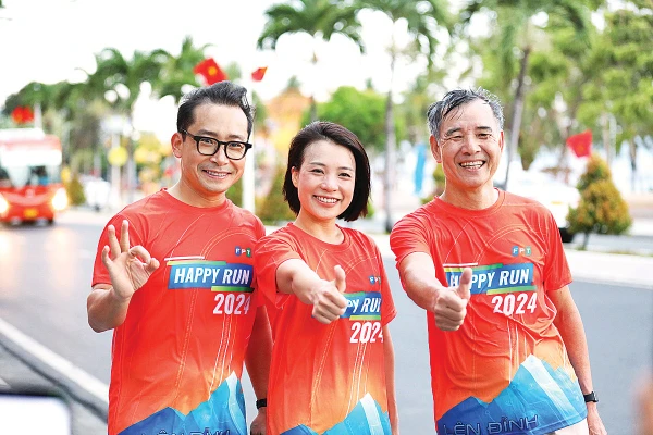 Chủ tịch Trường đại học FPT tham gia chạy Marathon và leo Everest Base Camp dù đã ở ngưỡng tuổi U70. (Ảnh: THÙY DƯƠNG)