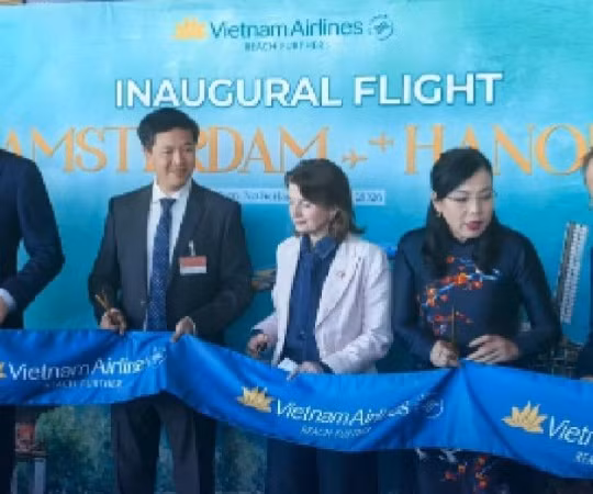 Vietnam Airlines khai trương đường bay thẳng Amsterdam-Hà Nội.