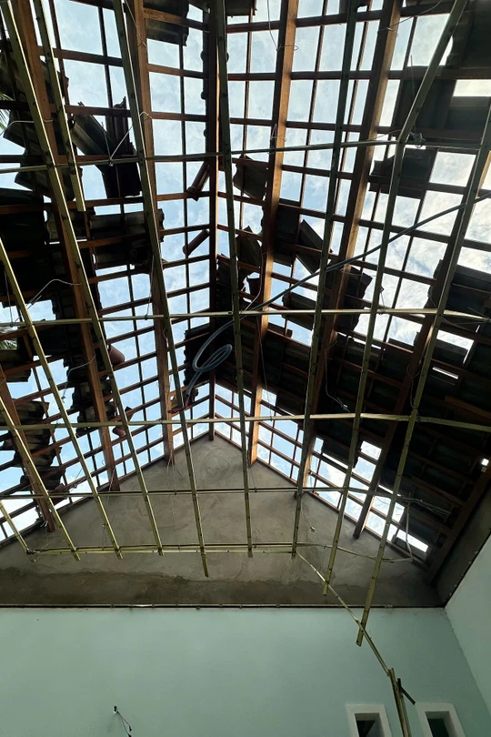 Khu dân cư ở phường ven biển Đắk Lắk tan hoang sau bão số 13