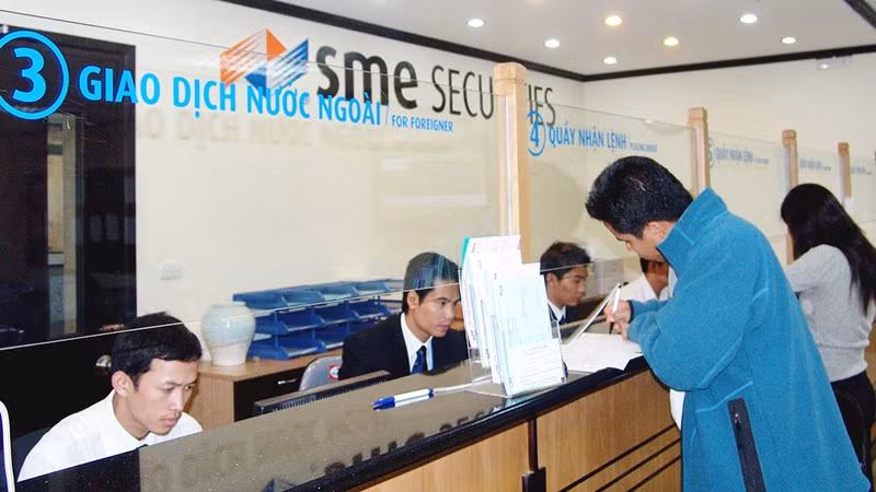 Sự trở lại của khối nước ngoài với các phiên mua ròng mạnh gần đây càng tiếp thêm niềm tin cho thị trường. Ảnh: NAM ANH