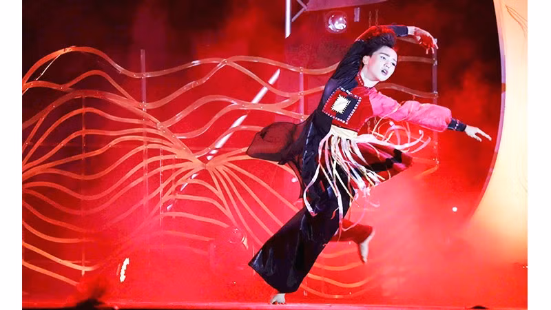 Múa “Hóa vàng”, biên đạo múa NSND Trần Ly Ly.