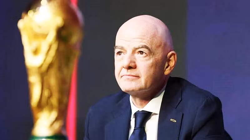 Ông Gianni Infantino đứng trước nguy cơ "mất ghế" vì kế hoạch bán cổ phần bản quyền thương mại World Cup.