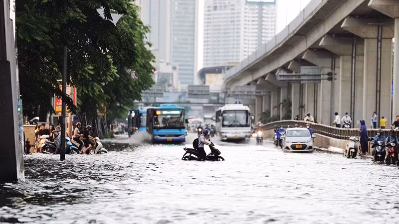 Thời gian tới, Hà Nội sẽ tính tới phương án lắp đặt hệ thống cảnh báo sớm tại các khu vực xung yếu, trũng thấp.