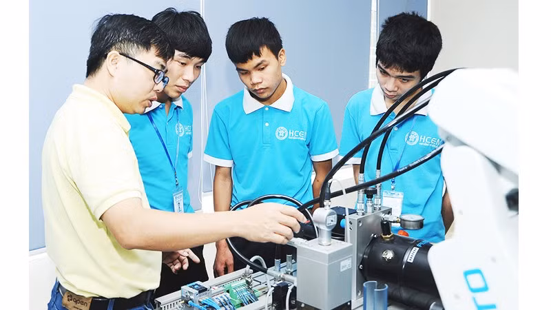Đào tạo nguồn nhân lực chất lượng cao để đón đầu cho phát triển khoa học công nghệ. Ảnh: NGUYỆT ANH