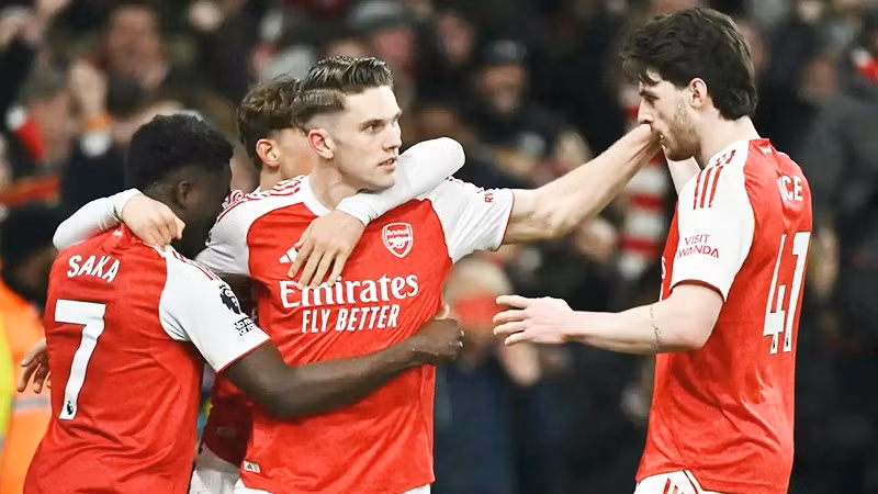 Chiến thắng trước Everton giúp Arsenal tiến gần hơn ngôi vô địch Premier League.