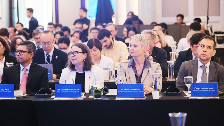 Các đại biểu dự Lễ công bố Báo cáo Kinh tế Việt Nam 2025.