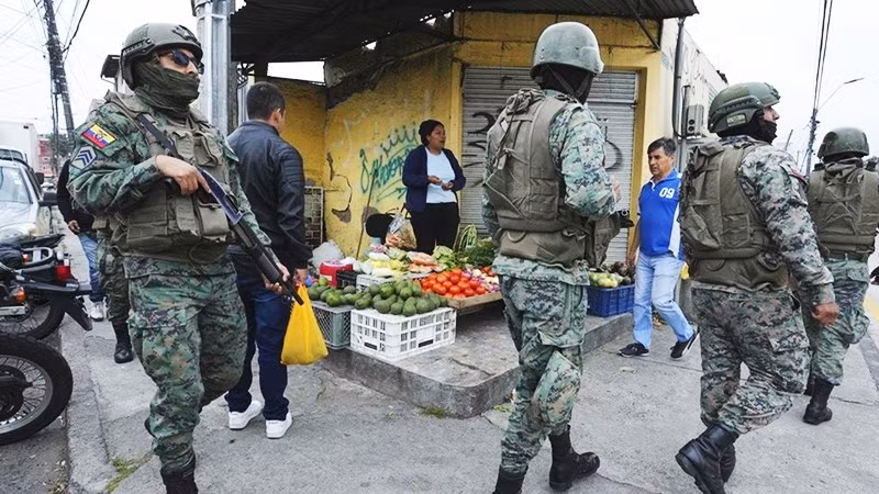 Ecuador tăng cường an ninh trước tình hình bạo lực leo thang. Ảnh: EL COLOMBIANO