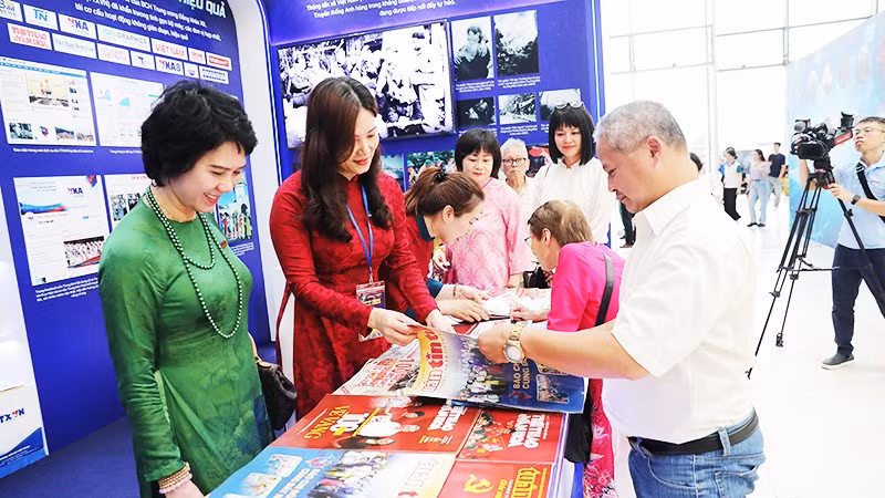 Dự thảo Chiến lược phát triển hệ thống báo chí xác định nguồn nhân lực là yếu tố then chốt của quá trình chuyển đổi. Ảnh: ANH QUÂN