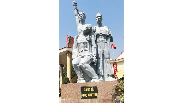 Tượng đài ngục Kon Tum. Ảnh tư liệu 162.jpg