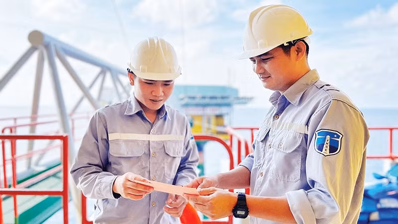 Nhân viên trạm hải đăng Nhà giàn DK1/21 đã hoàn thành việc bầu cử sớm ngày 3/3.