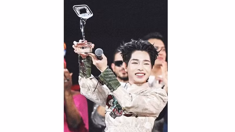 Ca sĩ Đức Phúc với niềm vui chiến thắng tại cuộc thi Intervision 2025. Ảnh tư liệu