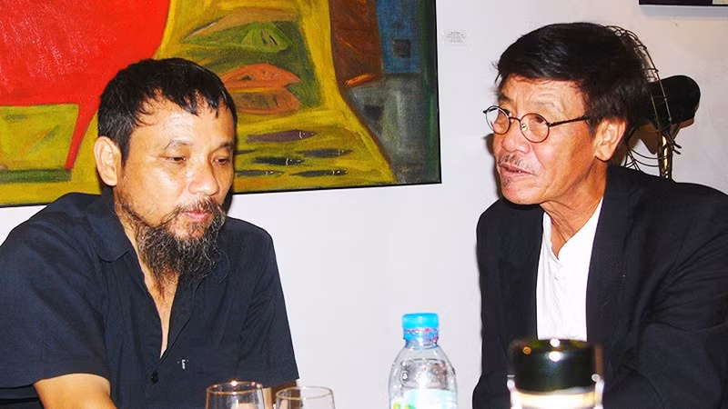 Hai họa sĩ, nhà nghiên cứu vừa là thầy-trò, vừa là đồng nghiệp: Nguyễn Quân và Phan Cẩm Thượng, luôn dành cho nhau sự trân quý dù lối đi có những điểm khác nhau. Ảnh: QUANG HƯNG 