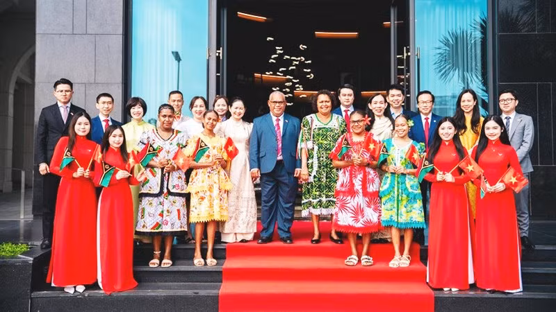 Thủ tướng Cộng hòa Vanuatu thăm và làm việc với Trường đại học Văn Lang