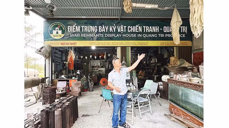 Anh Ngô Duy Duyệt giới thiệu về “Điểm trưng bày kỷ vật chiến tranh - Quảng Trị”.