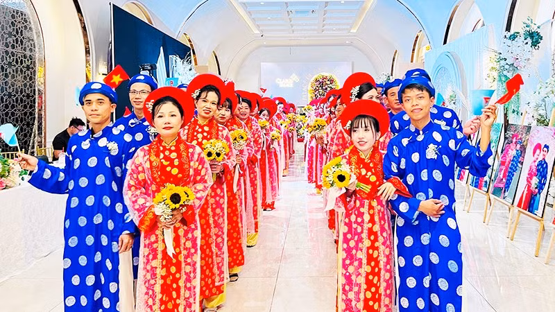 Các cặp đôi rạng ngời trong chương trình Lễ cưới tập thể năm 2025 vừa được tổ chức tại Thành phố Hồ Chí Minh.