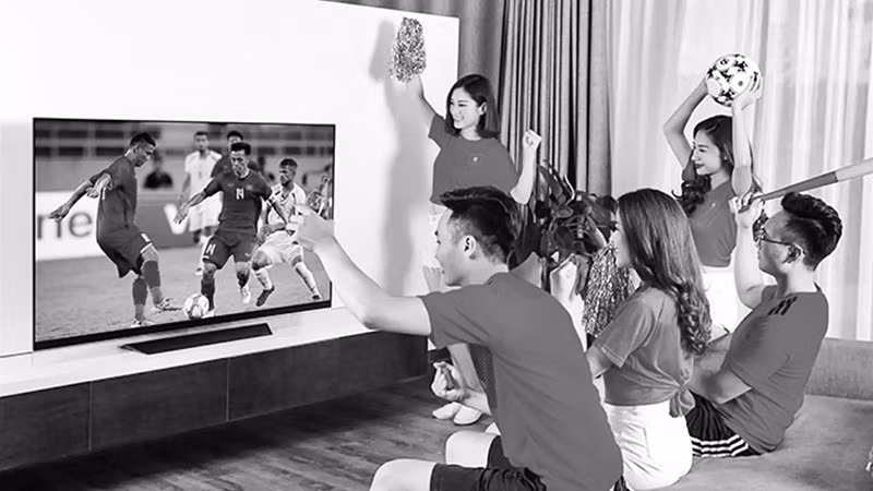 Người hâm mộ cần thay đổi thói quen, hướng tới việc xem bóng đá một cách văn minh, hợp pháp.