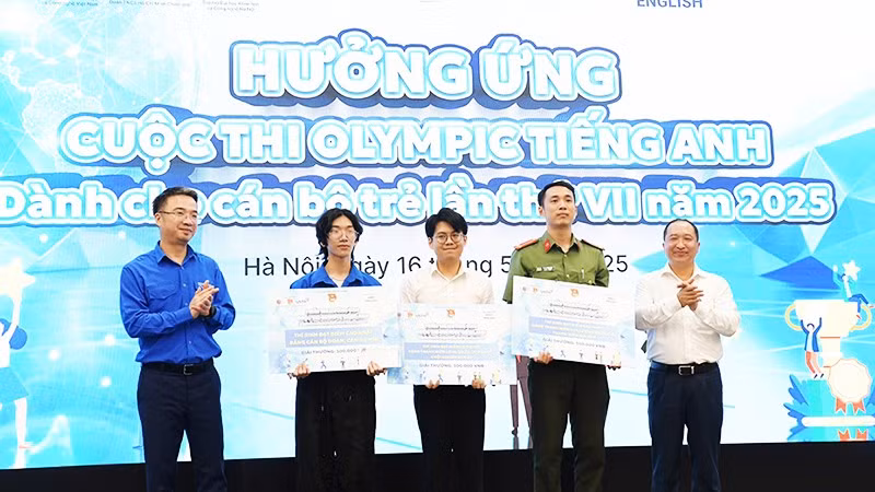 Cuộc thi Olympic tiếng Anh trực tuyến cho cán bộ trẻ