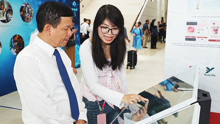 Giới thiệu công nghệ thực tế ảo tại gian trưng bày Báo Nhân Dân. 122.jpg