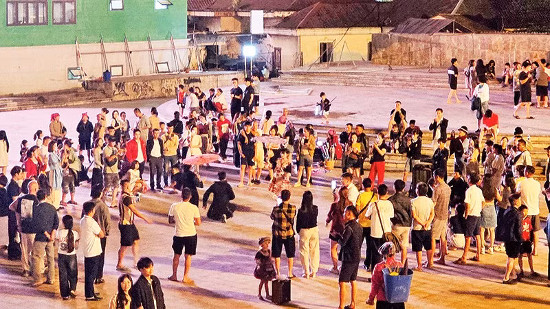 Những tiết mục biểu diễn đặc sắc văn hóa bản địa thu hút đông đảo du khách.