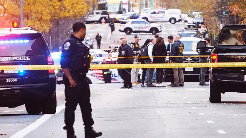 Lực lượng chức năng Mỹ tại hiện trường vụ nổ súng. Ảnh: ABC NEWS