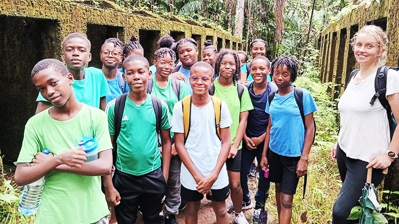 Học sinh Guyane thăm di tích Nhà tù An Nam. Nguồn: TRANG ĐIỆN TỬ GUYANE 162.jpg
