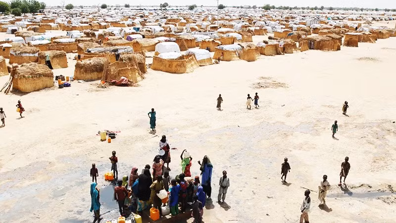 Một khu lều trại cho người phải di dời do xung đột và đói nghèo ở Nigeria. Ảnh: CNN