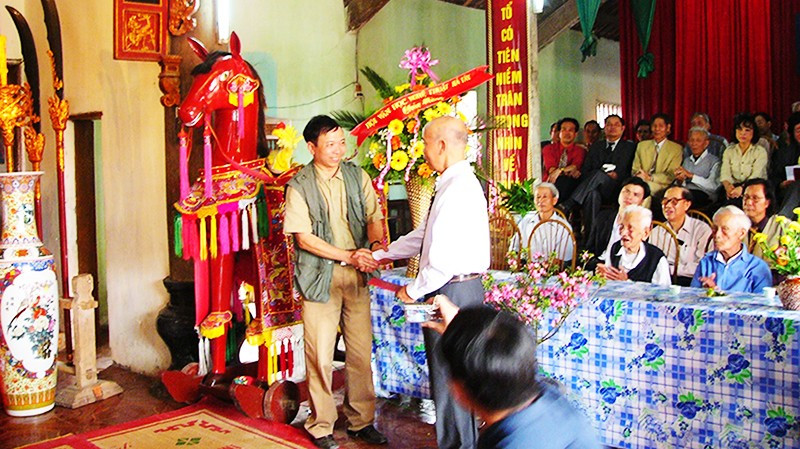 Lễ trao giải cuộc thi “Thơ ca và nguồn cội” lần đầu tiên (2006-2007) ngày 29/3/2008. Ảnh: QUANG HƯNG