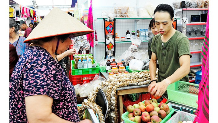 Phần lớn các hộ kinh doanh nhỏ không có hóa đơn cho hàng tồn kho, hàng nhập. Ảnh: NGUYỆT ANH