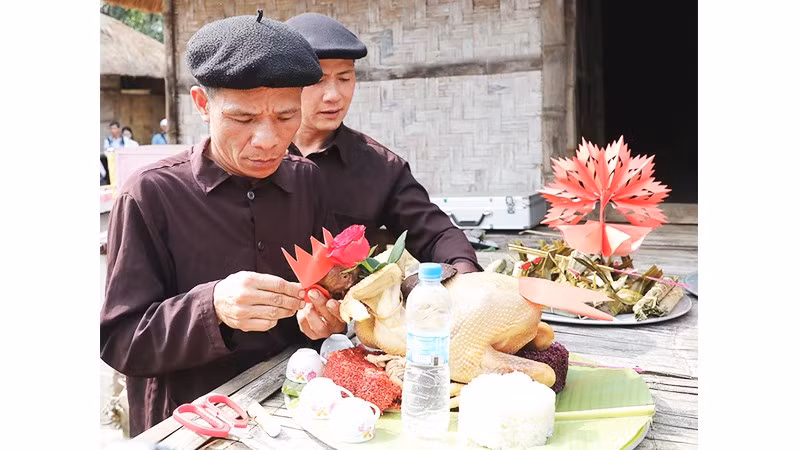 Chu đáo chuẩn bị lễ vật.