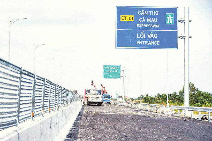 Đường cao tốc Cần Thơ - Cà Mau. 