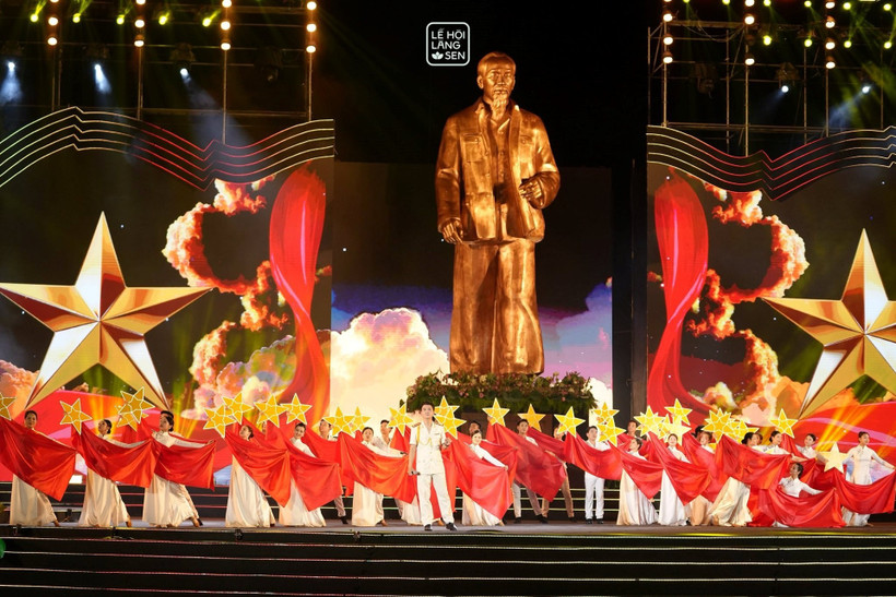 Hình ảnh trong chương trình khai mạc Lễ hội Làng Sen năm 2025. (Nguồn: Fanpage Lễ hội Làng Sen)