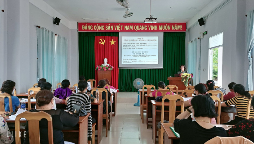 Lớp bồi dưỡng nghiệp vụ công tác dân số-kế hoạch hóa gia đình.