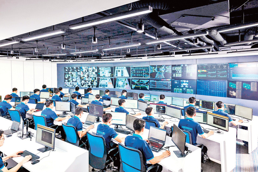 Trung tâm Vận hành Toàn diện đầu tiên tại Việt Nam, giúp doanh nghiệp bảo đảm hệ thống công nghệ thông tin luôn vận hành an toàn, ổn định và liên tục. Ảnh: CMC Telecom