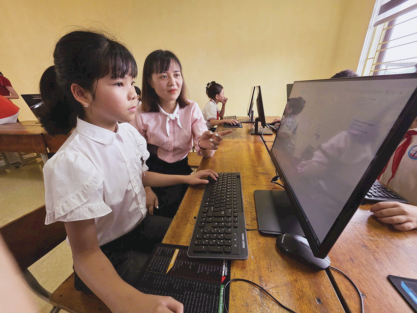 Dàn máy tính do các nhà hảo tâm vừa hỗ trợ Trường tiểu học Xuân Ái.