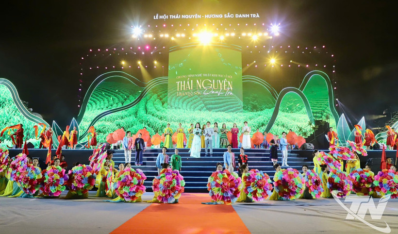 Chương trình nghệ thuật đặc sắc tại đêm khai mạc Lễ hội “Thái Nguyên - Hương sắc danh trà”.