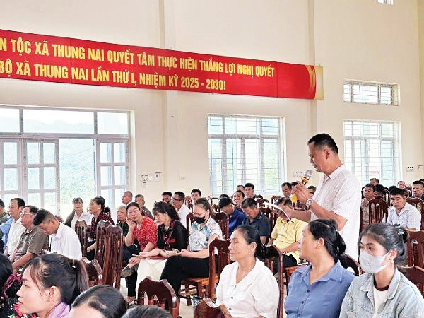 Tập huấn nâng cao kiến thức về trợ giúp pháp lý cho già làng, trưởng bản, người có uy tín và cán bộ cơ sở tại xã Thung Nai. Ảnh: Ngọc Thảo