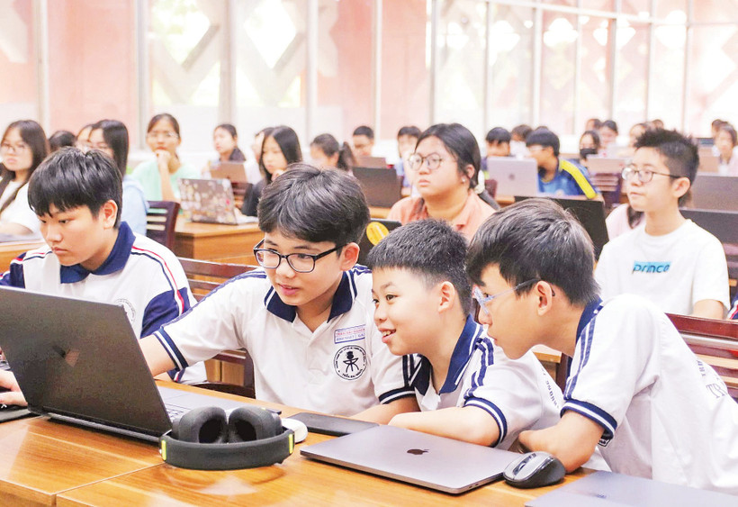 Lớp bồi dưỡng kiến thức AI cho các học sinh giỏi bậc trung học cơ sở của Thành phố Hồ Chí Minh.