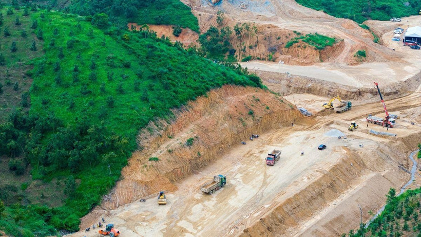 Tại dự án Đồng Đăng - Trà Lĩnh, các nhà thầu đang triển khai 276 mũi thi công, với 3.332 nhân sự và 1.500 thiết bị.